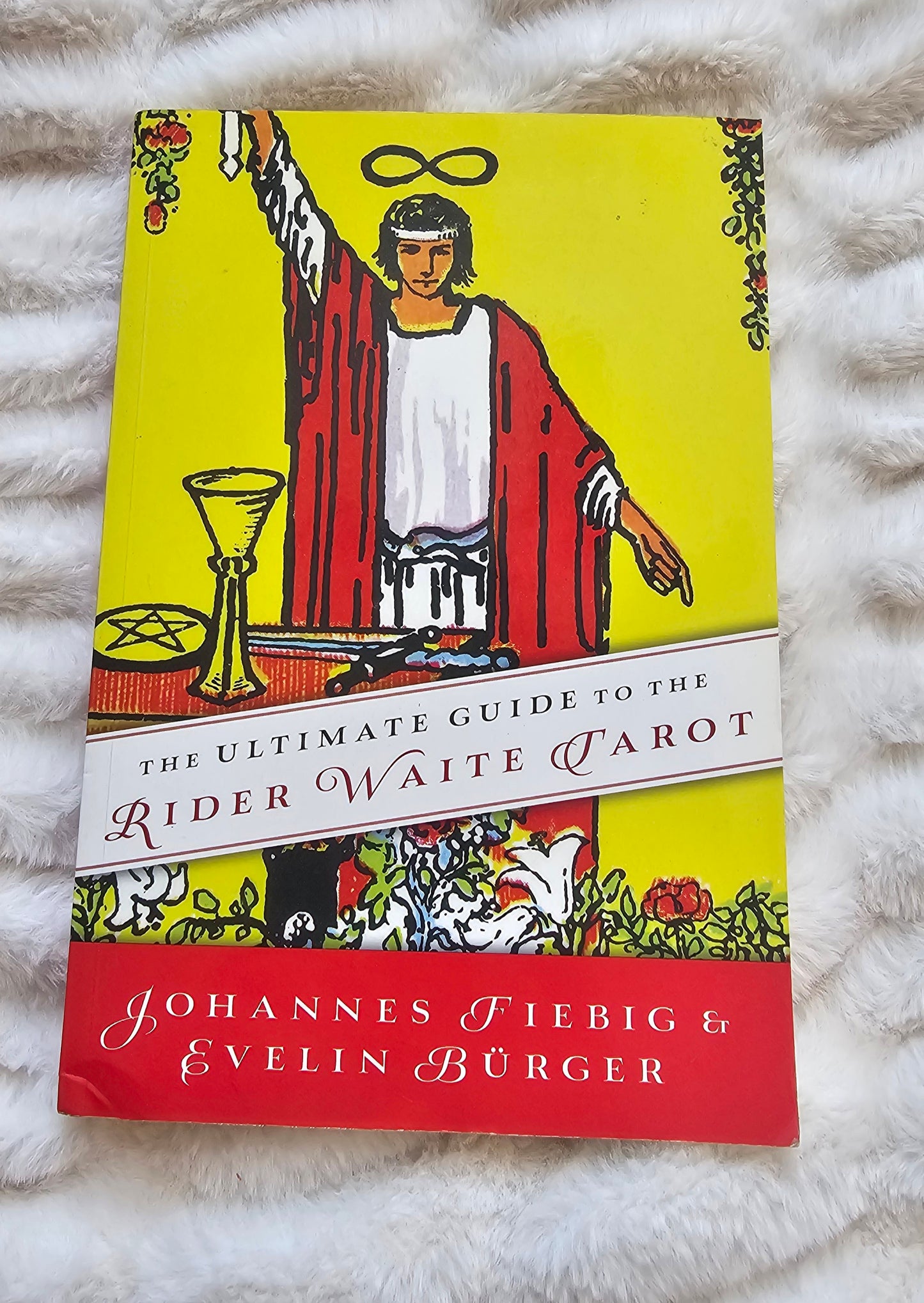 The Ultimate Guide To The Rider Waite Tarot by Johannes Fiebig & Elelin Bûrger